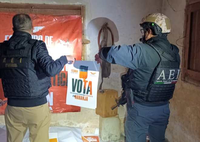Cateo en Puebla: Aseguran propaganda política, listas nominales y armas de fuego