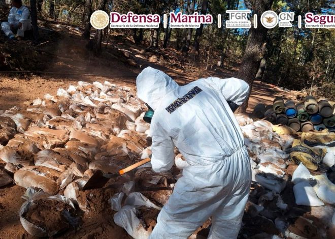 Aseguran mega laboratorio clandestino y sustancias químicas para metanfetamina en Zacatecas.