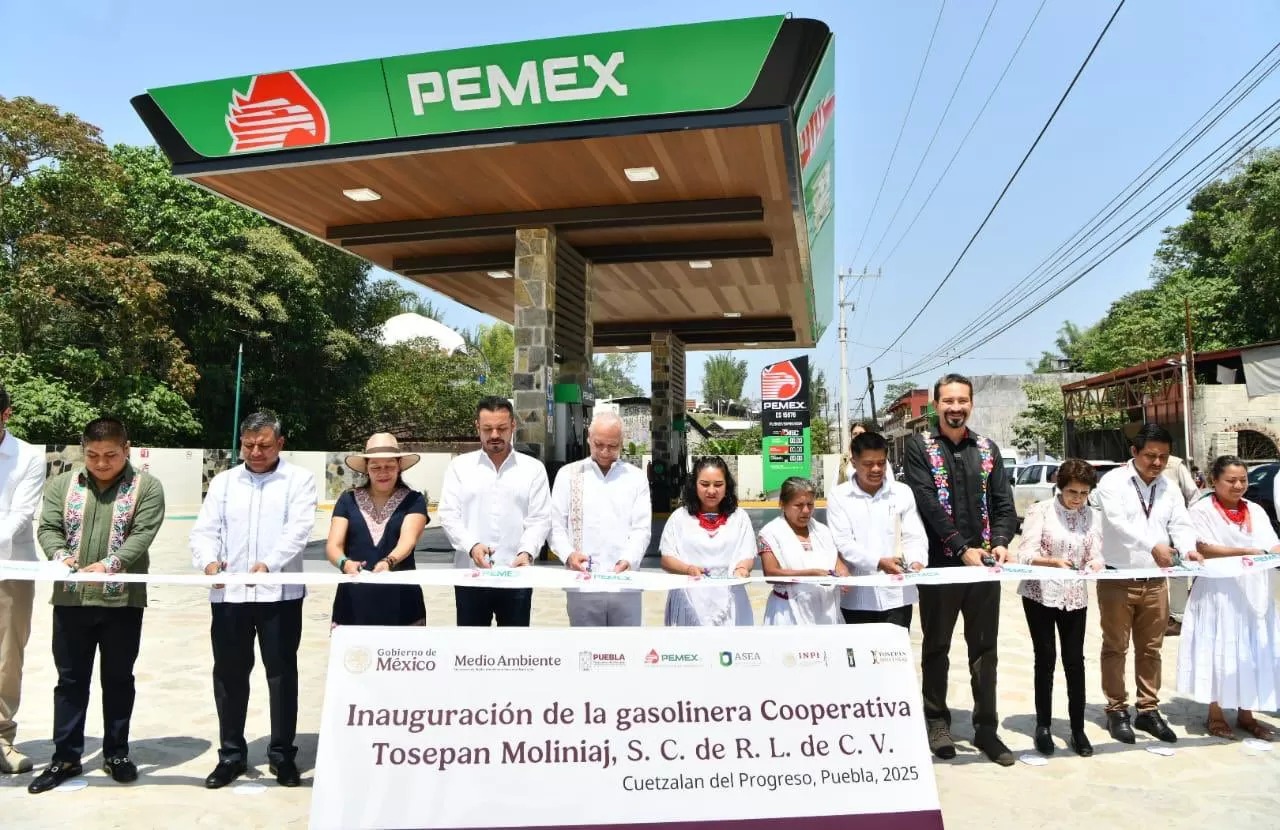 Inaugura director de Pemex gasolinera del Bienestar en comunidad indígena