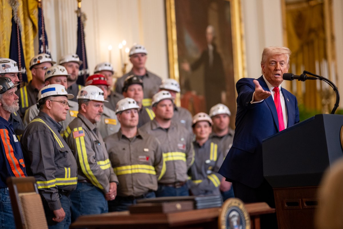 Trump firma decretos para reimpulsar el uso del carbón como fuente clave de energía