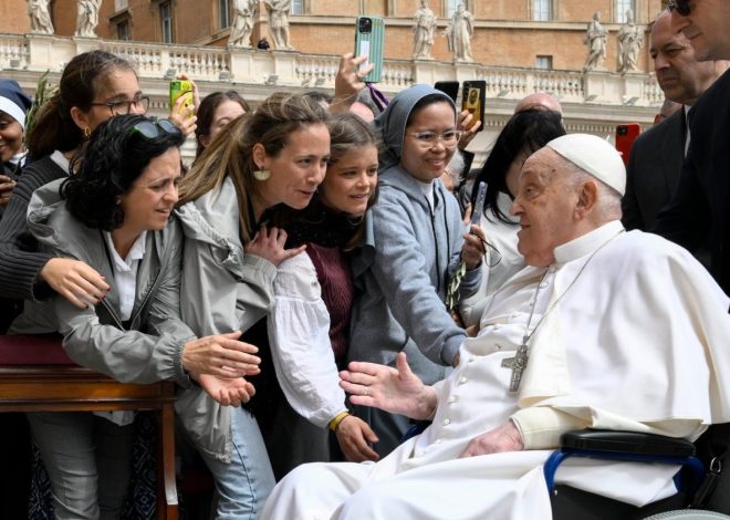 Papa Francisco se ausentará de misas de Jueves y Viernes Santo por salud