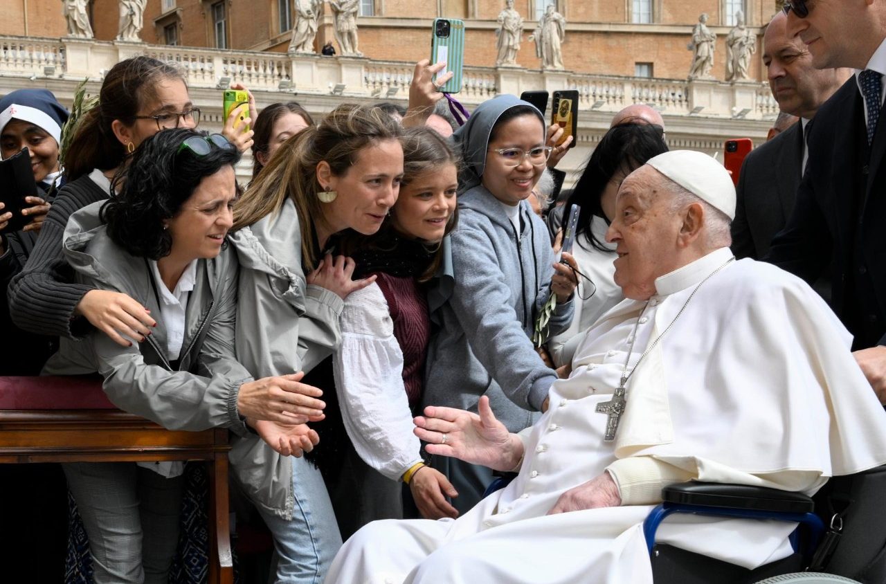 Papa Francisco se ausentará de misas de Jueves y Viernes Santo por salud
