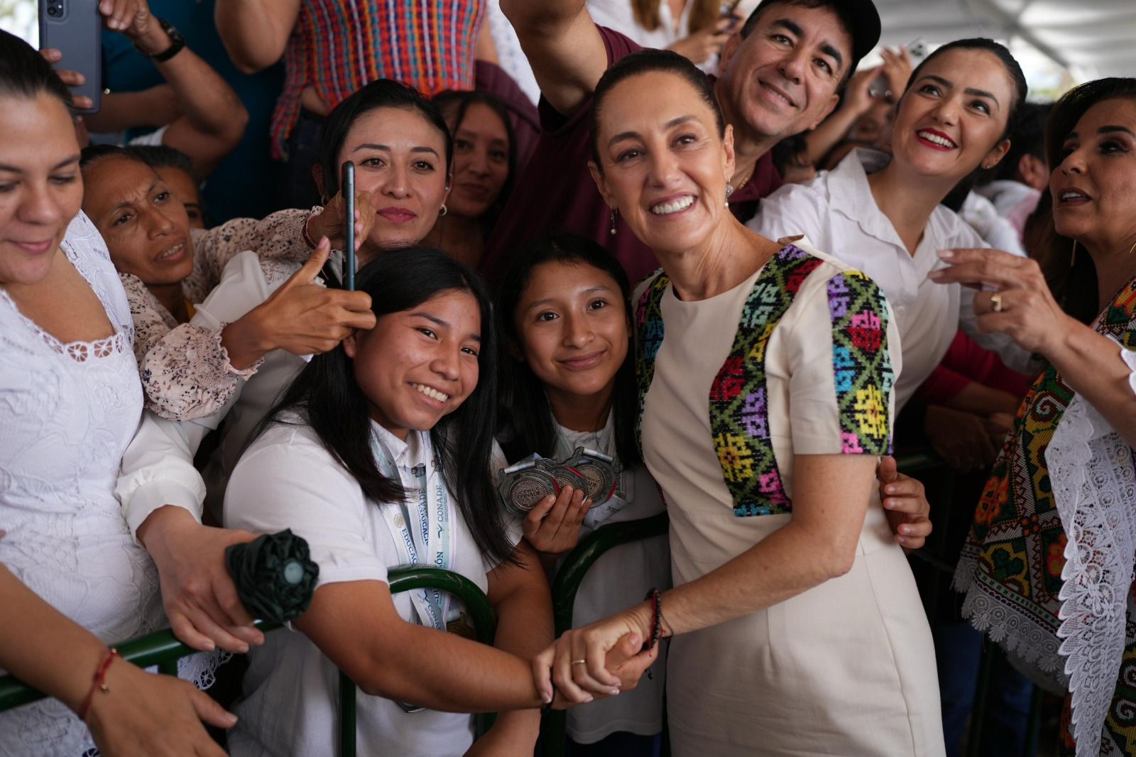Quintana Roo le da una alegre bienvenida a la presidenta Claudia Sheinbaum