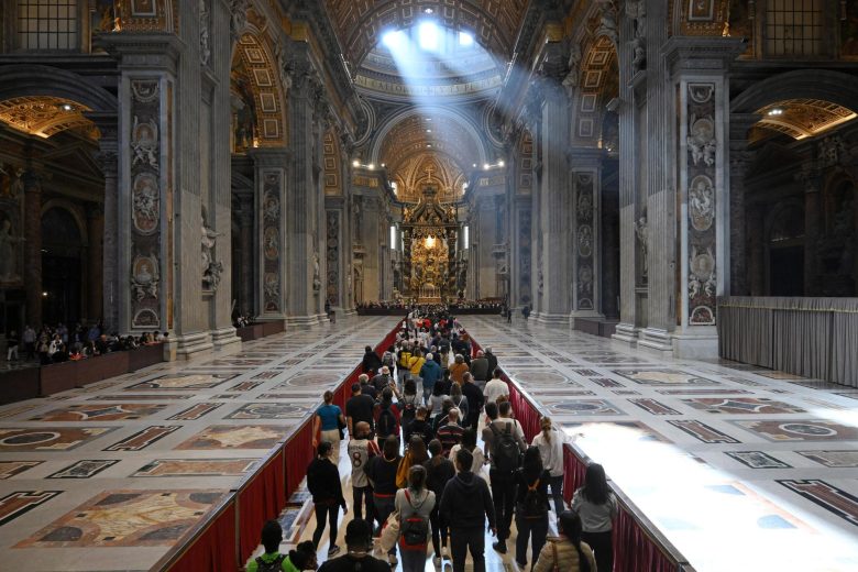 Concluye la capilla ardiente del Papa Francisco; se prepara el cierre del féretro