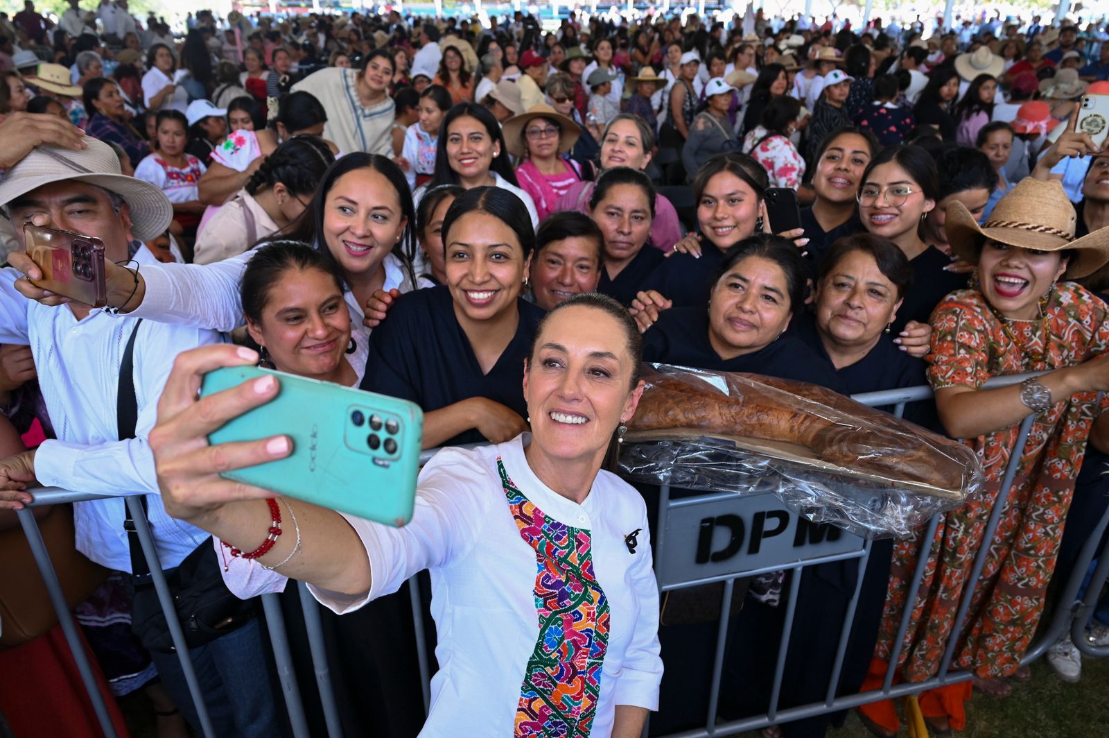 Sheinbaum anuncia meta de 150 mil ejidatarias para 2030 en aniversario de Zapata