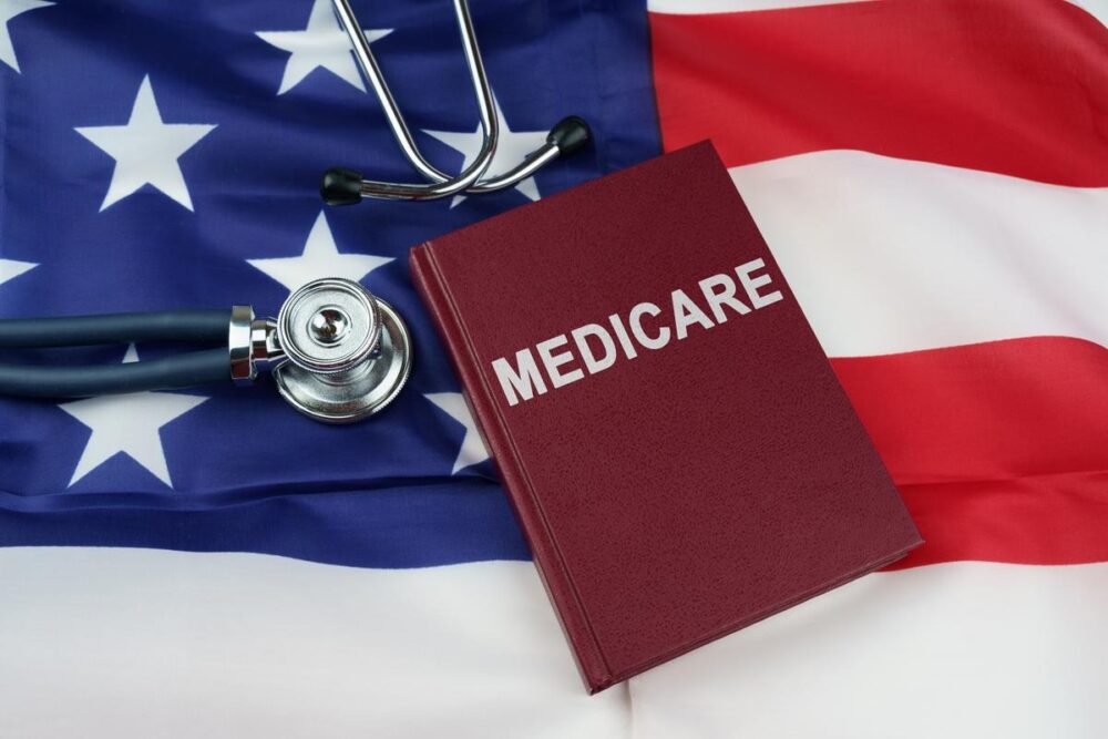 Dar servicio médicos o de seguridad social a inmigrantes ilegales se considerará un fraude a la nación: Trump