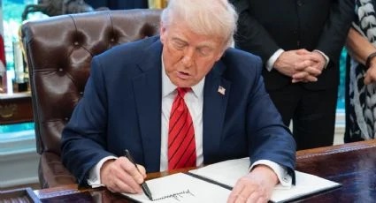 Trump anuncia la prórroga de la congelación de contrataciones en el gobierno de EEUU.