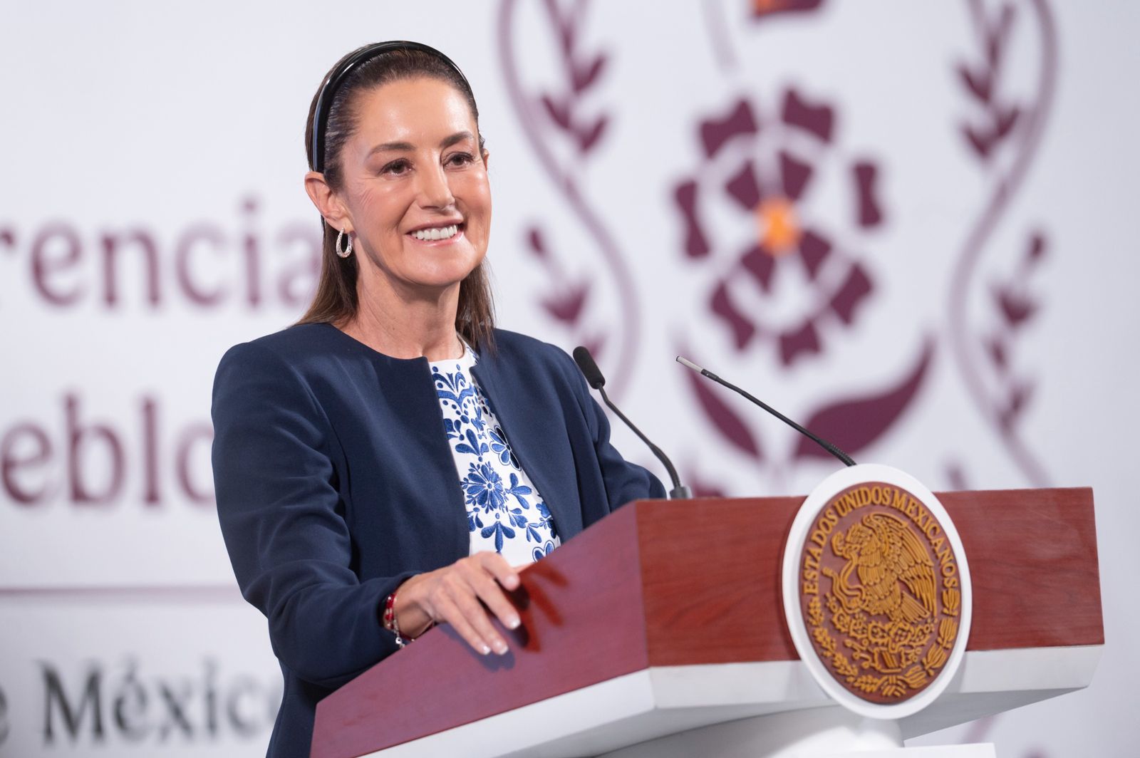 Sheinbaum propone ley para eliminar trámites y digitalizar el país