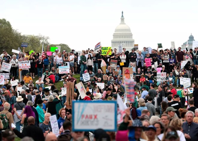 Miles protestan contra Trump y Musk en una jornada de movilizaciones nacionales