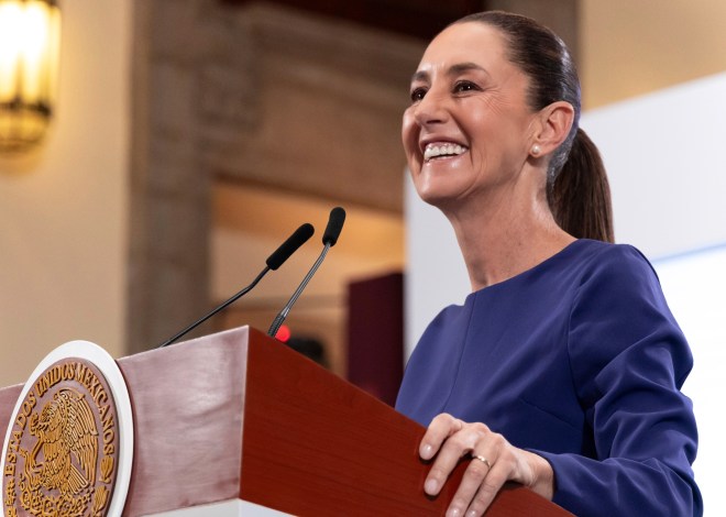 Sheinbaum reconoce a las mamás de México en el 10 de mayo