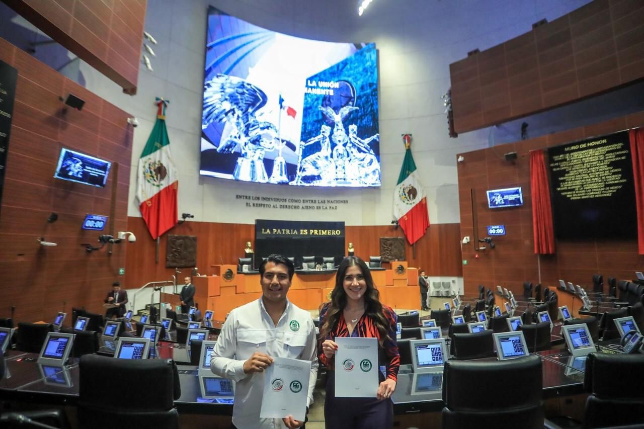 Firma senadora Paloma Sánchez convenio ecológico
