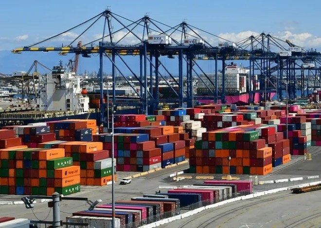 El BEA confirma aumento de 14% en el déficit comercial de EEUU por aranceles