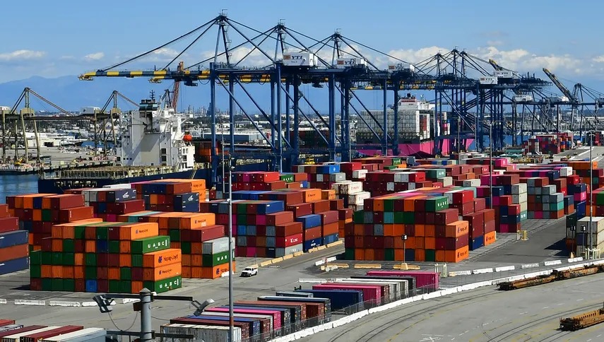 El BEA confirma aumento de 14% en el déficit comercial de EEUU por aranceles