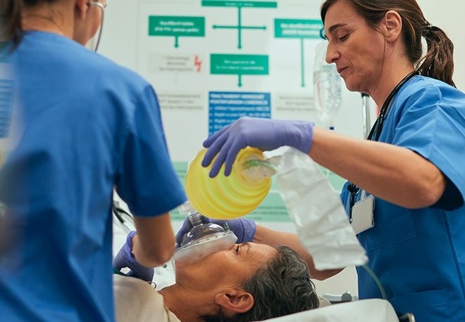 Prepara UNAM enfermeras y enfermeros expertos en cuidados respiratorios, que no hay en México.
