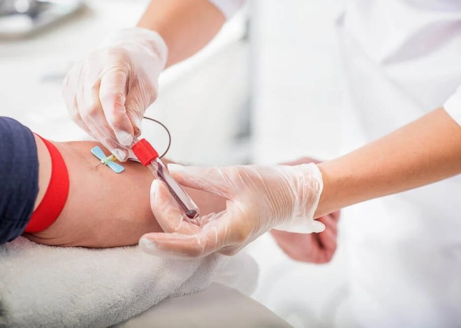 El Instituto Salvador Zubirán, ISSSTE e IMSS elaboran guías para la extracción de sangre