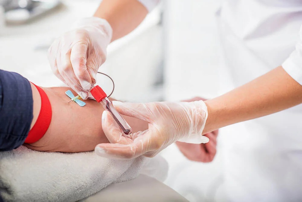 El Instituto Salvador Zubirán, ISSSTE e IMSS elaboran guías para la extracción de sangre