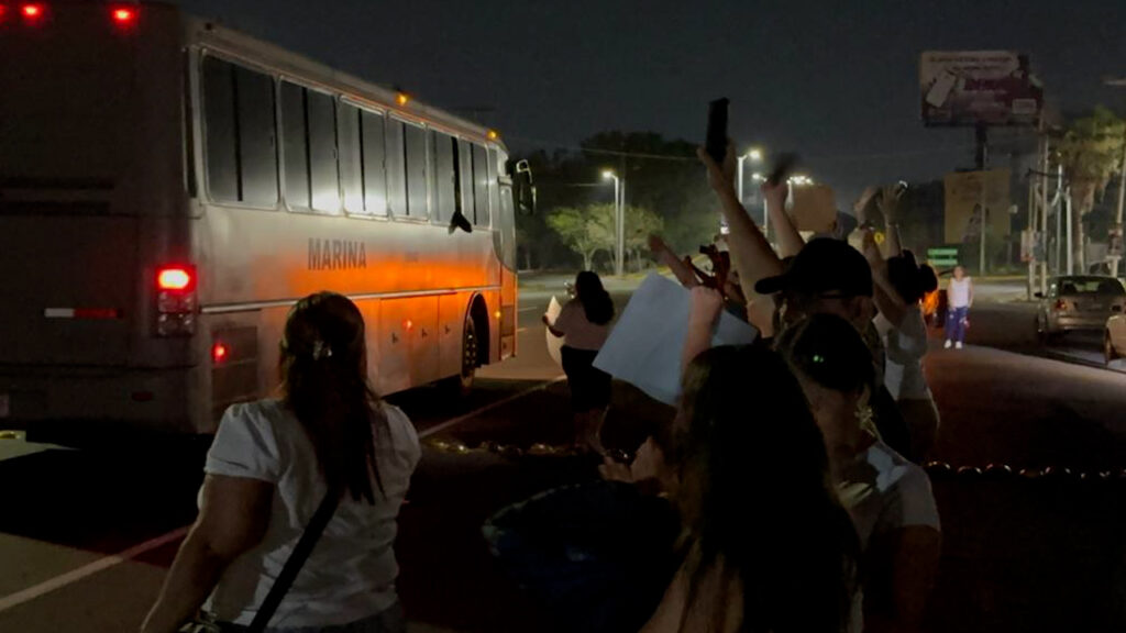 Arriban a Veracruz cadetes del buque ‘Cuauhtémoc’ tras incidente en Nueva York