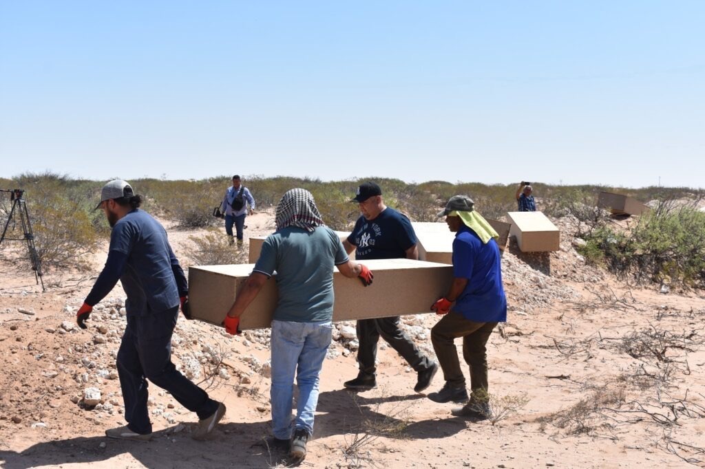 Sepulta la Fiscalía de Chihuahua 43 cuerpos de desconocidos en Cd. Juárez.