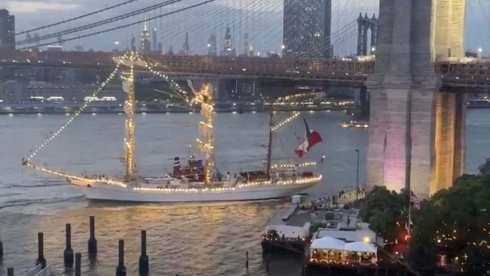 Buque Cuauhtémoc pidió ayuda tres veces antes de chocar con el puente de Brooklyn