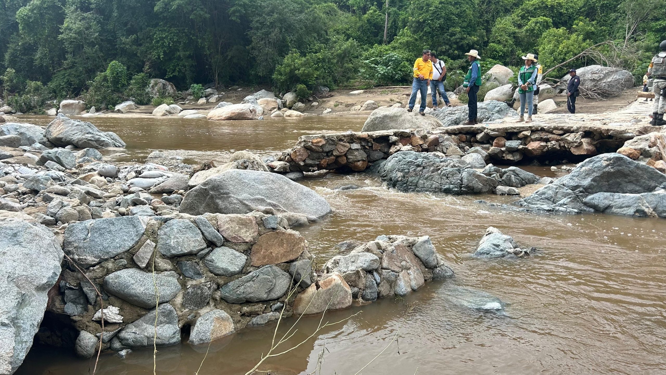 Atienden Daños por Huracán Erick en Tecoanapa