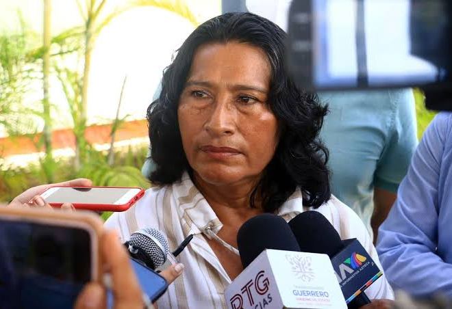 Abelina se aferra al cargo en Acapulco