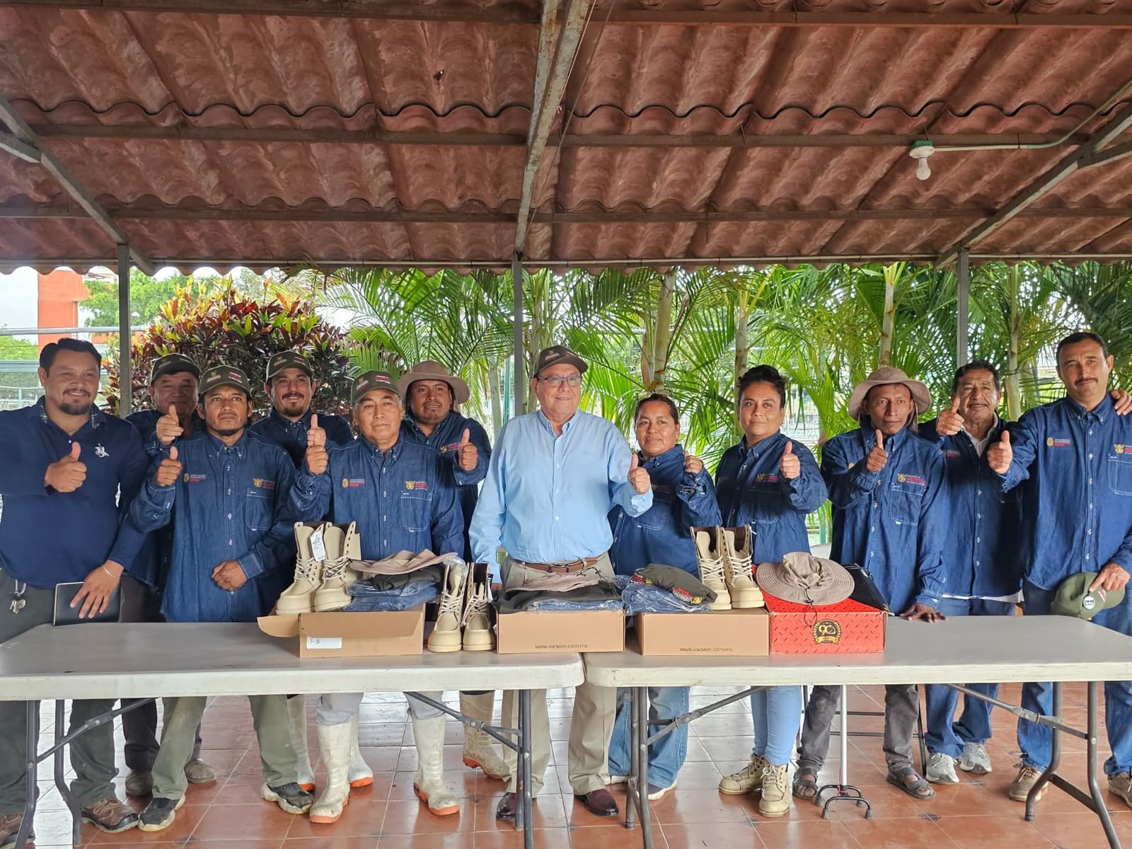 Entregan equipo de protección a personal del Vivero Vicente Guerrero para fortalecer condiciones laborales