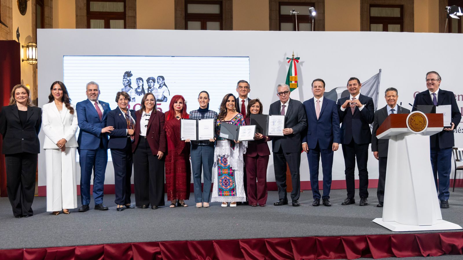 Claudia Sheinbaum pone en marcha 15 polos de desarrollo económico en 14 estados del país