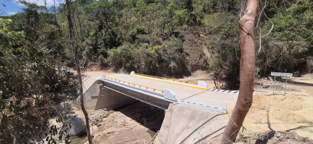 Concluye CICAEG construcción de puente Vehicular en zona serrana de Tecpan de Galeana