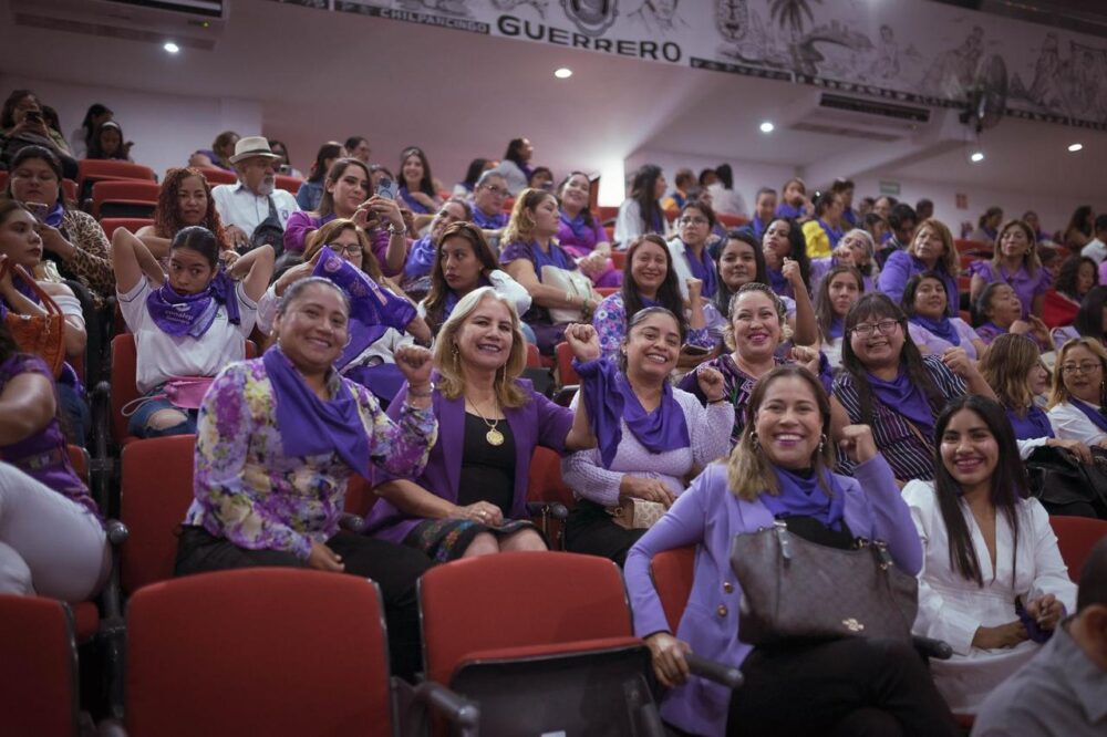 Convocan a mujeres guerrerenses a formar parte de la red de mujeres tejedoras de México