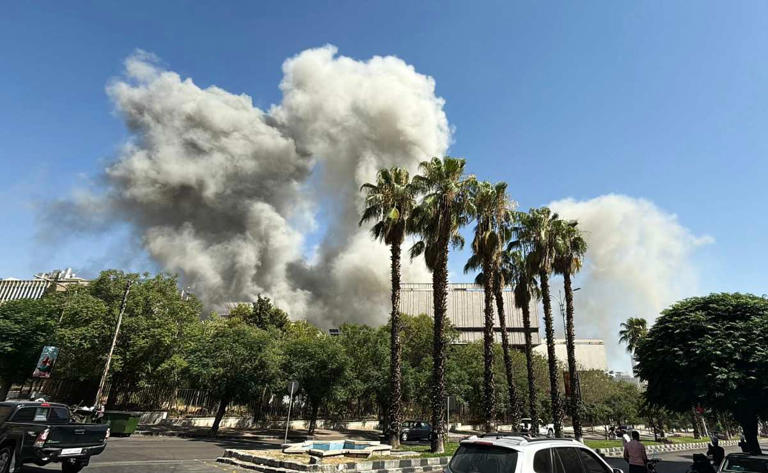 Israel bombardea instalaciones militares cerca del Palacio Presidencial en Damasco