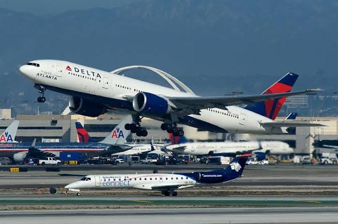 EE.UU. amenaza alianza Delta-Aeroméxico; aerolíneas preparan respuesta conjunta