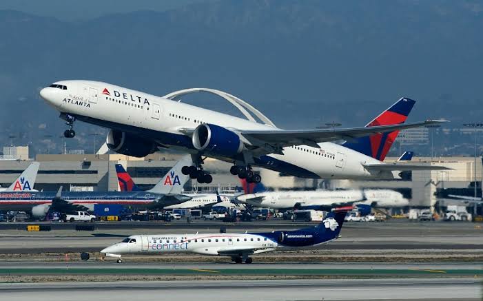 EE.UU. amenaza alianza Delta-Aeroméxico; aerolíneas preparan respuesta conjunta