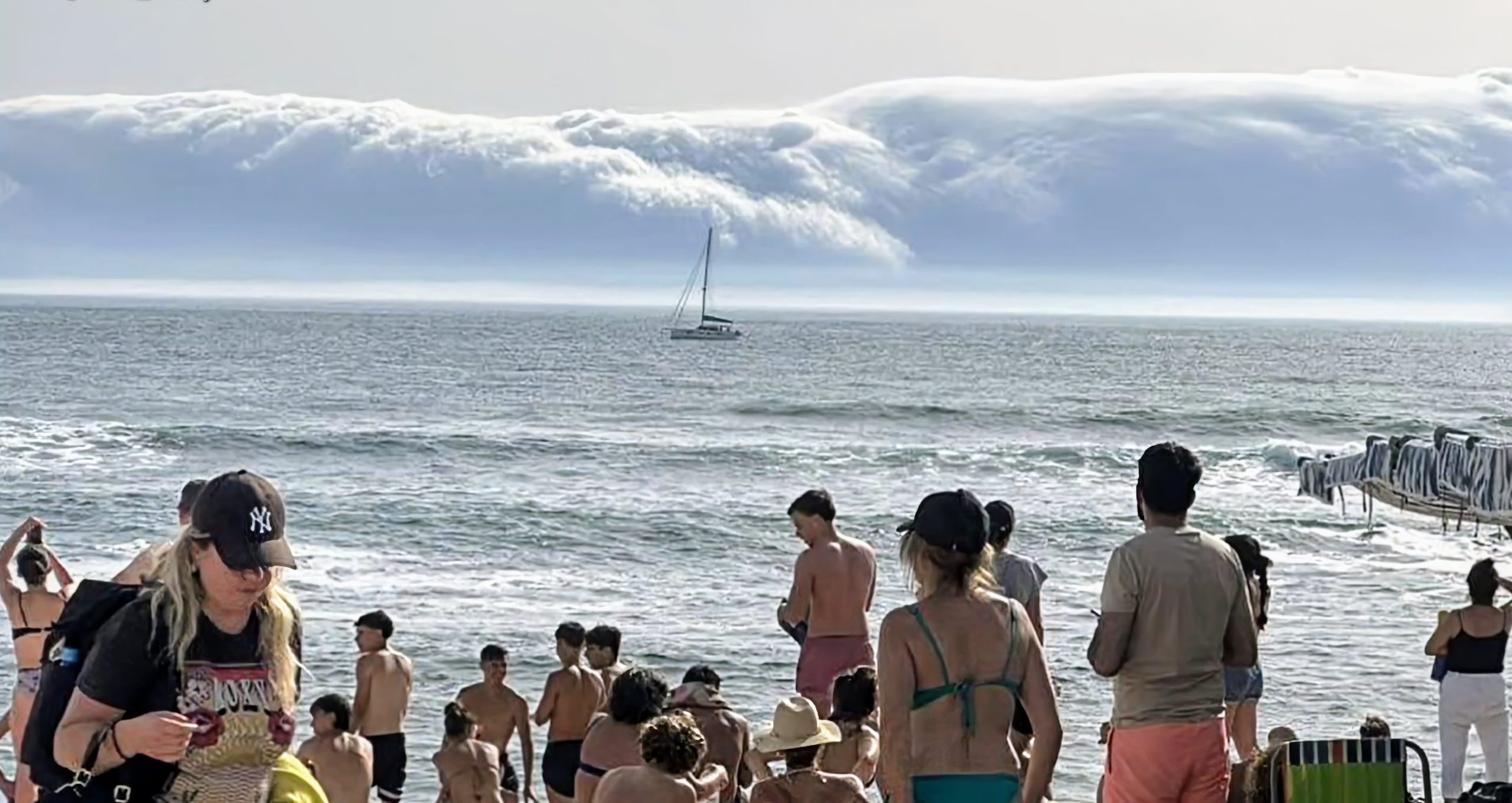 ¡Espectáculo en el cielo! Aparece gigantesca nube en espiral sobre ciudades costeras de Portugal