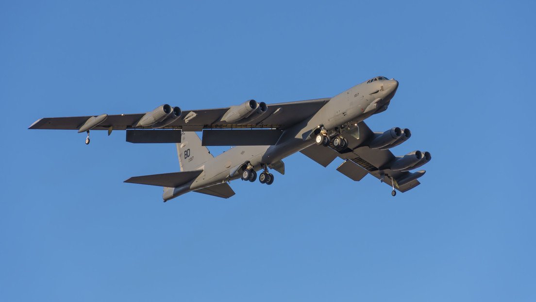 Piloto de vuelo comercial esquiva bombardero B-52 en Dakota del Norte: “No nos avisaron”