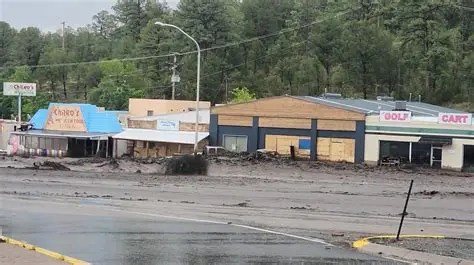 Inundaciones en Ruidoso, Nuevo México: tres muertos y una casa arrastrada por la corriente