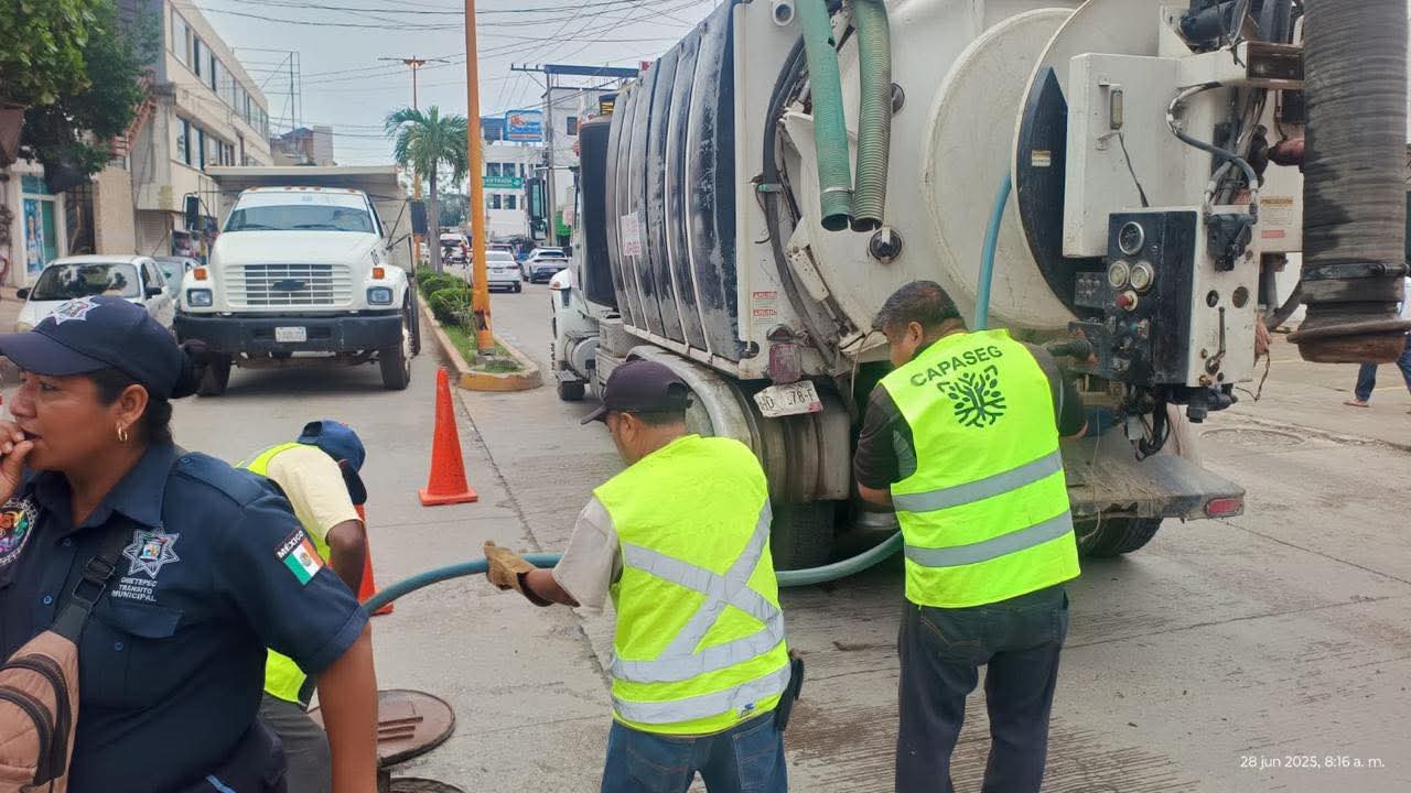 Realizan desazolve emergente en Ometepec y Cuajinicuilapa tras paso del huracán Erick