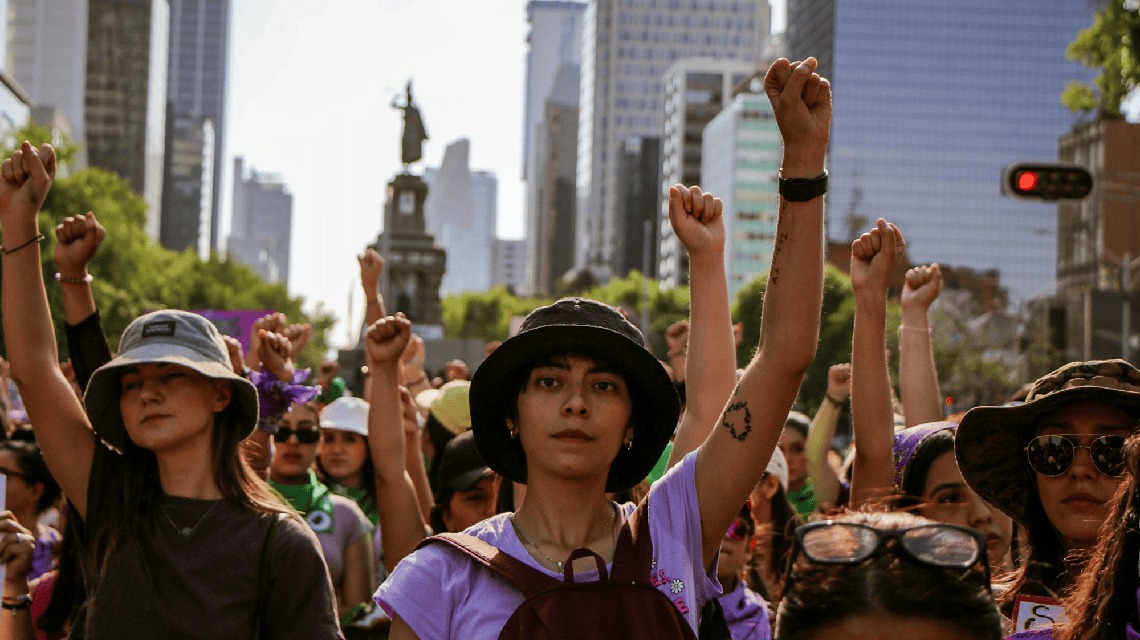 La desconfianza en las instituciones y la ausencia de programas de inclusión bloquean a los jóvenes en las decisiones de las naciones: OEI