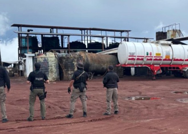 Casi un millón de litros de petróleo crudo fue asegurado por la FGR en Veracruz