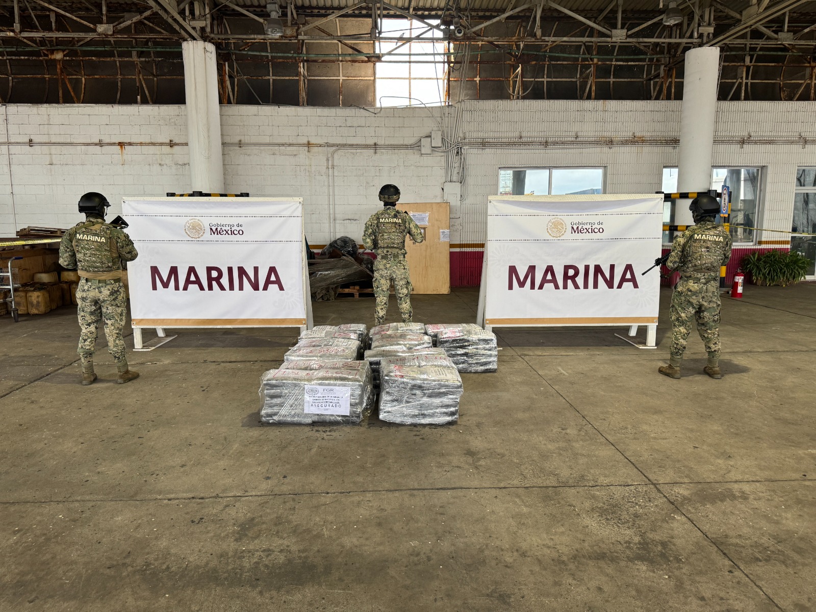 Marina en apoyo a la Aduana Marítima asegura aproximadamente 346.10 kilogramos de presunta marihuana en Veracruz