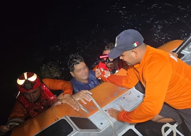 Personal naval rescata a cuatro tripulantes de aeronave que amerizó cerca de Isla Cerralvo, Baja California Sur