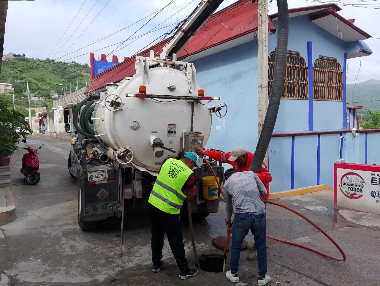 Realizan labores de desazolve en Zumpango del Río para mejorar red sanitaria