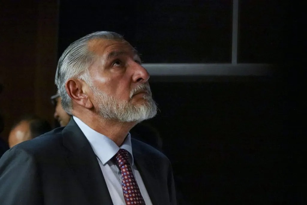 De Frente y de Perfil