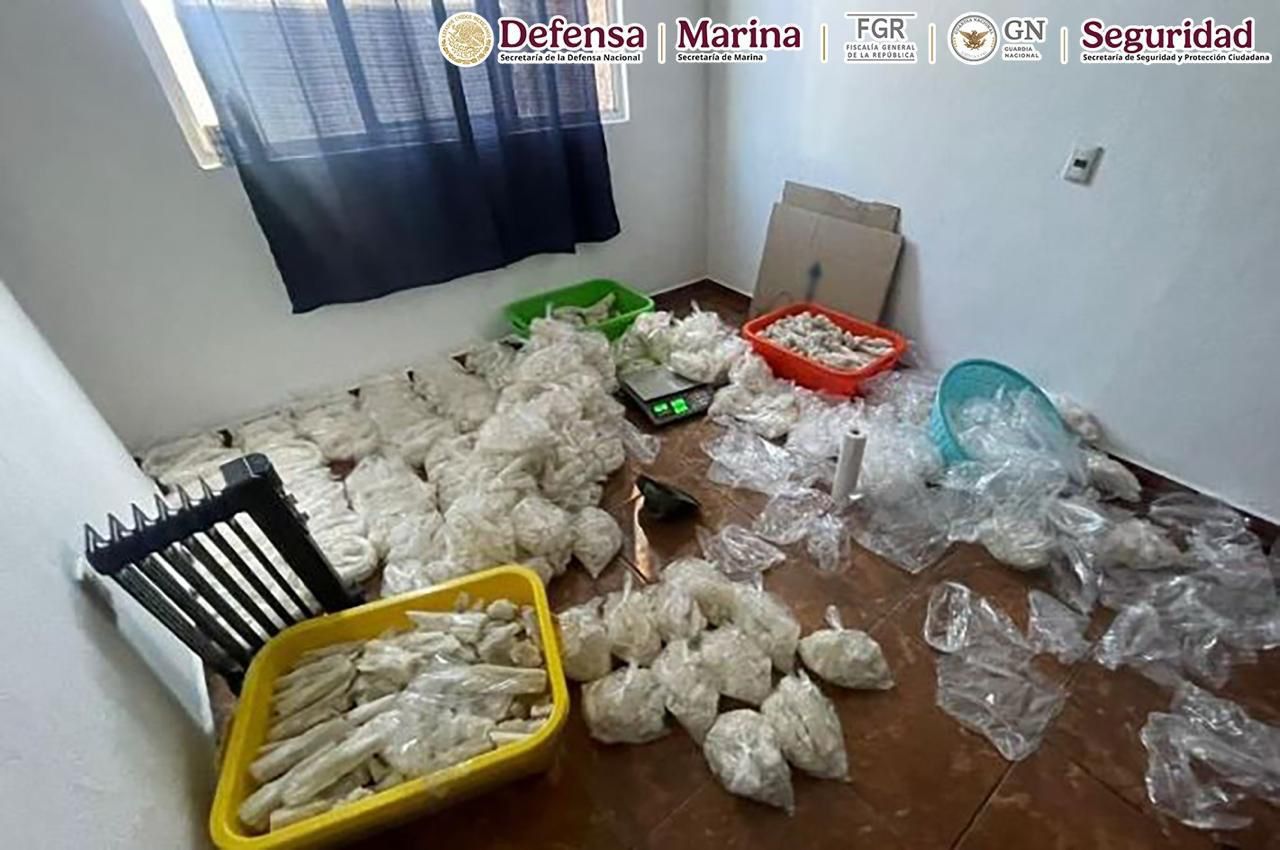 EN MICHOACÁN, AGENTES DE SEGURIDAD DETIENEN A DOS HOMBRES Y ASEGURAN 800 KILOS DE METANFETAMINA