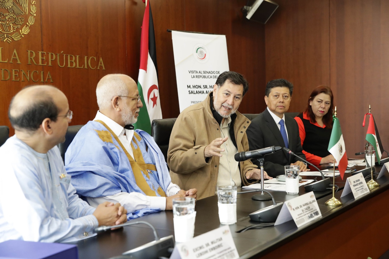 Insiste Fernández Noroña en abandonar la dependencia económica de México con EEUU, al recibir a embajadores de países árabes.