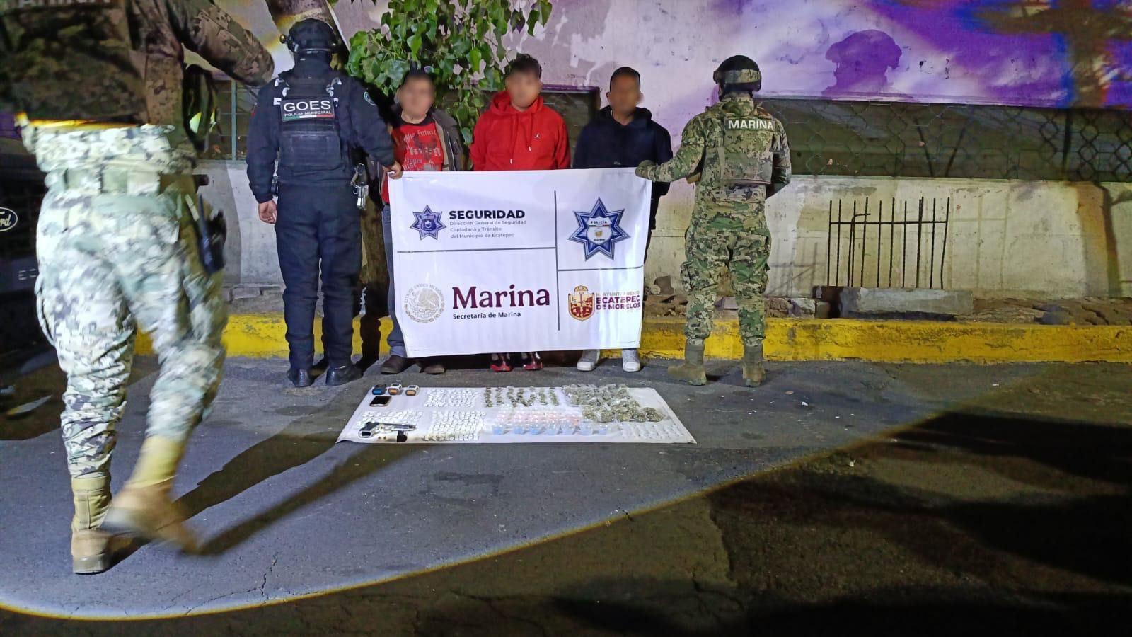 Operativo conjunto en Ecatepec: Personal naval y fuerzas estatales aseguran a tres personas con presunta droga y armamento