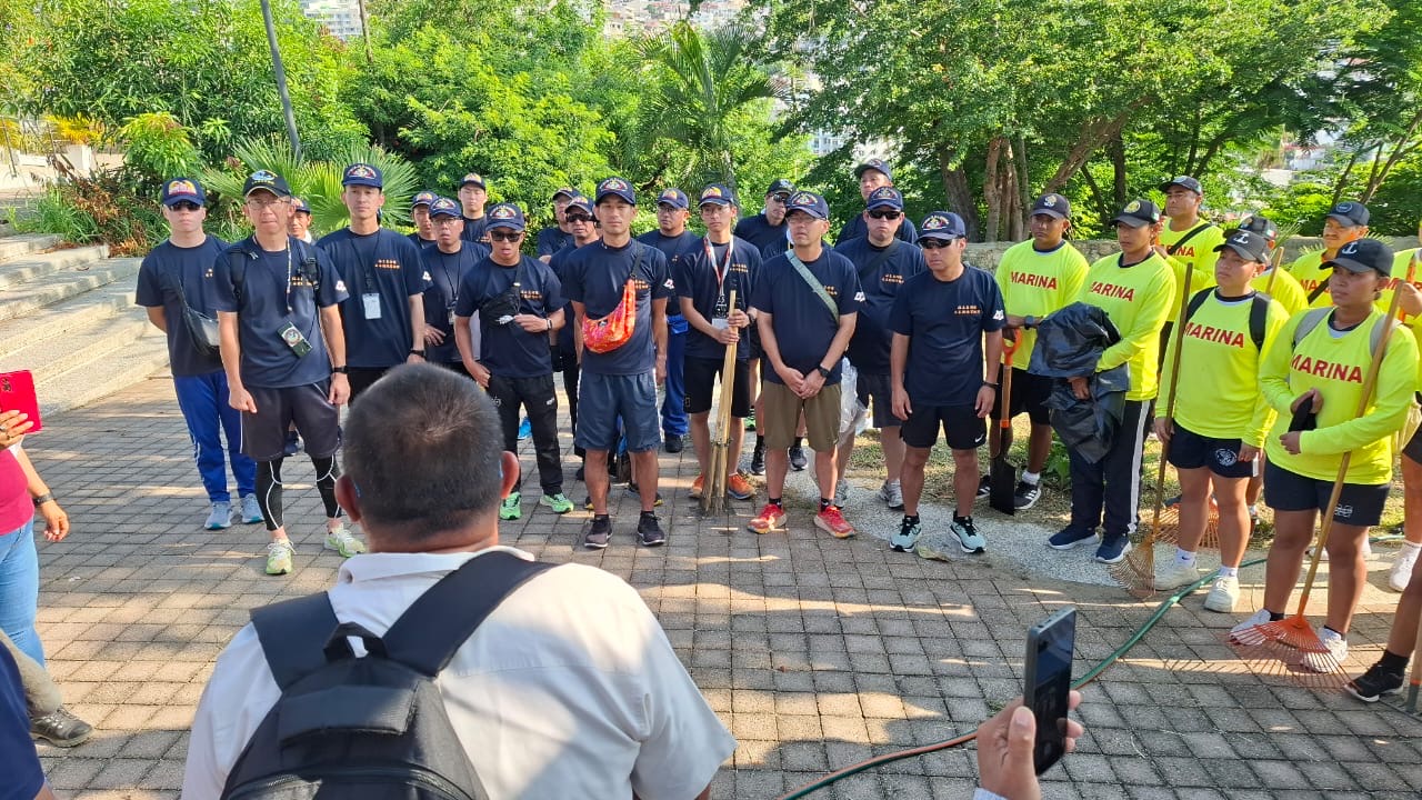 Escuadrón de Entrenamiento del Japón reforesta el Cerro del Mogote del Parque Papagayo de Acapulco