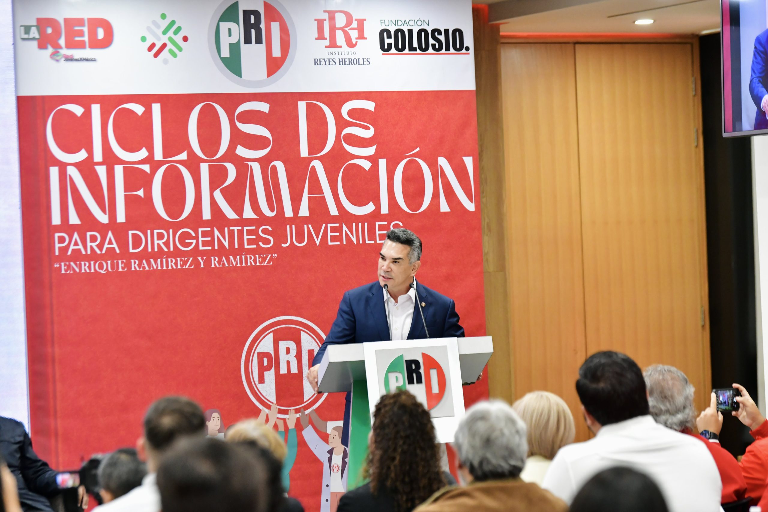 Alejandro Moreno denuncia a Nicolás Maduro ante la FGR por presuntos vínculos con el crimen organizado
