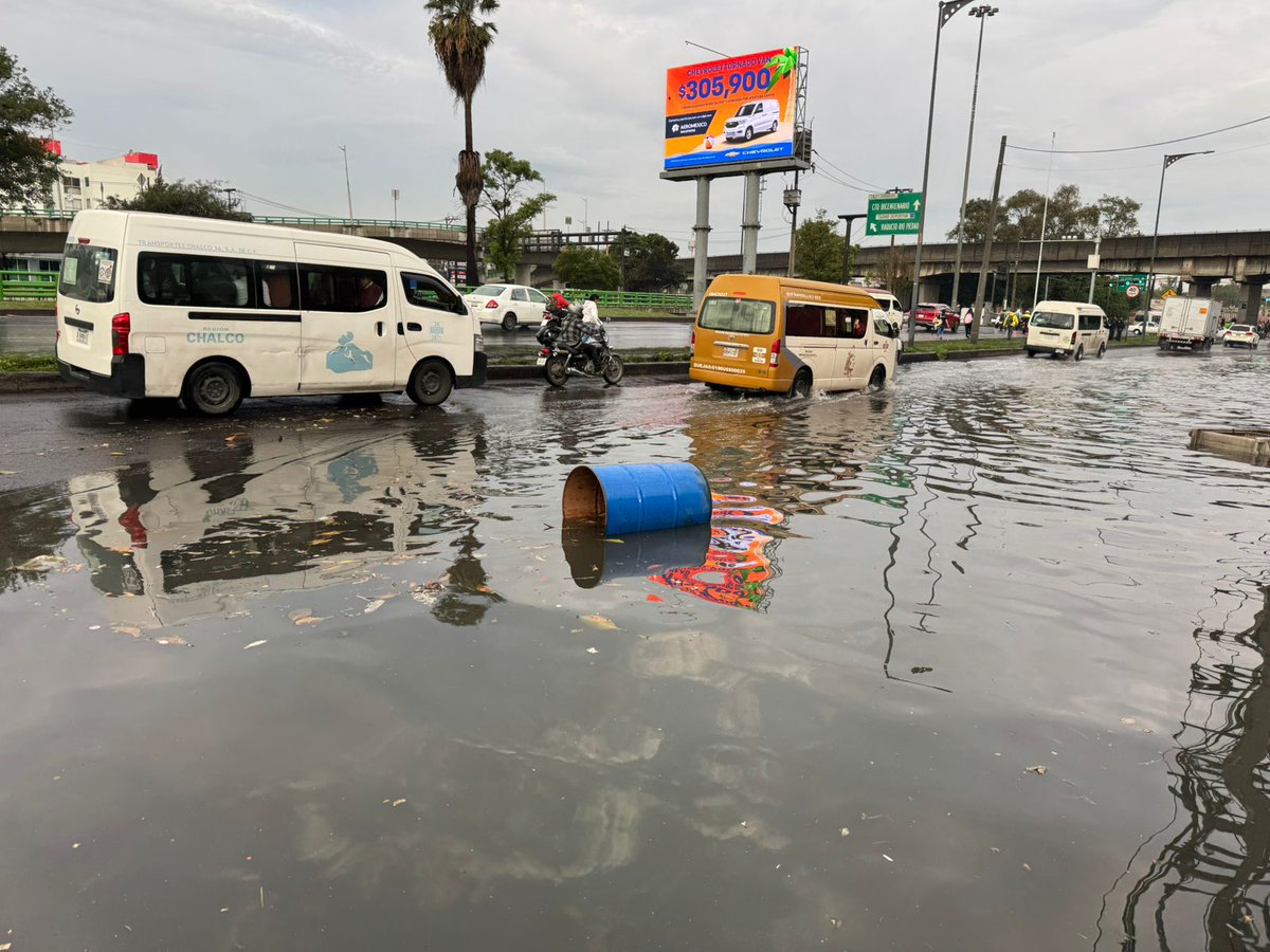 Lluvias provocan encharcamientos, deslaves y afectaciones al transporte en la CDMX