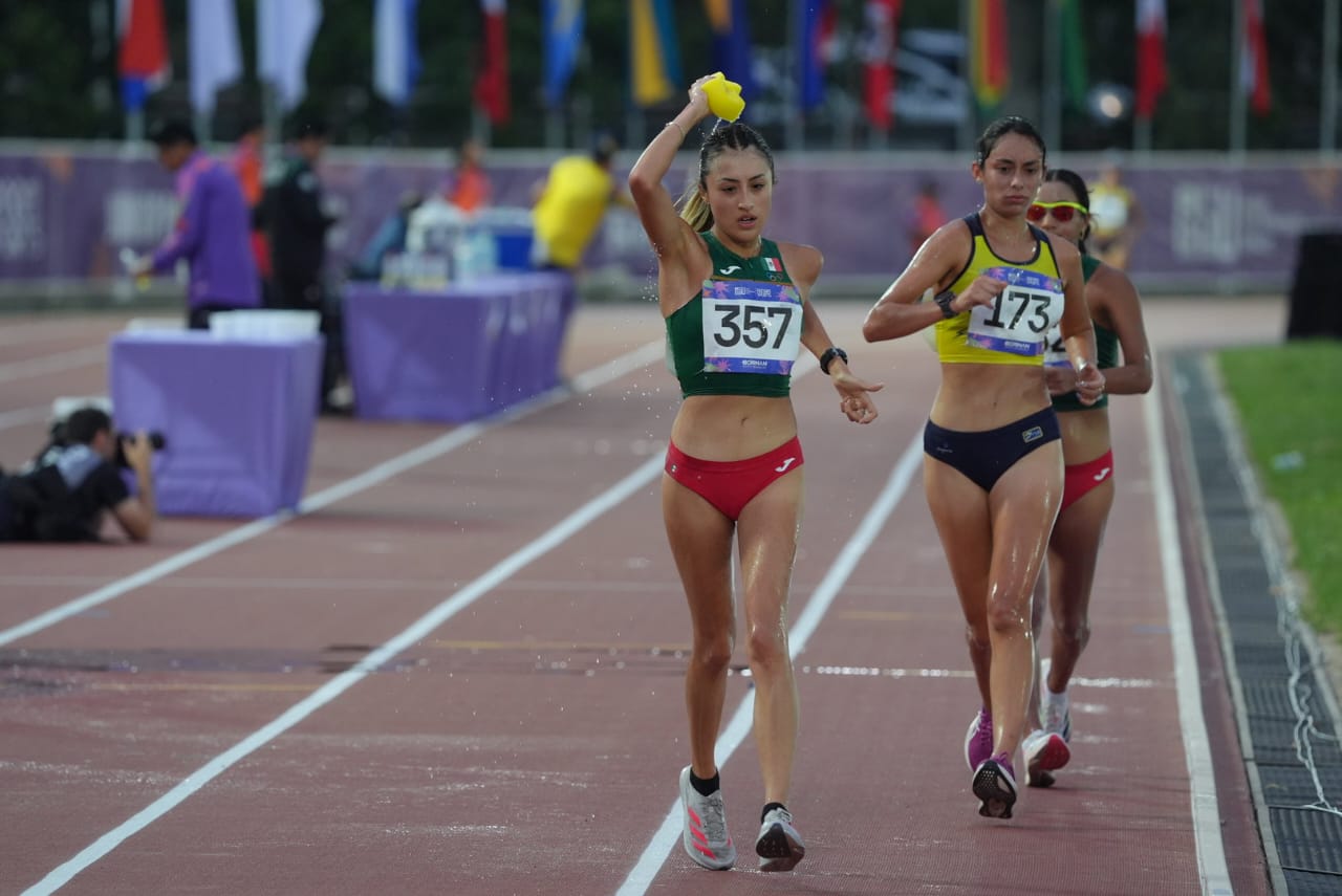 México arrasa en la marcha femenil de Asunción 2025: Serrano y Flores logran oro y plata