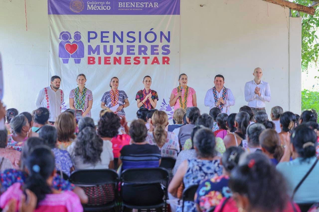 Claudia Sheinbaum visita módulo de registro del programa Pensión Mujeres del Bienestar en Ometepec, Guerrero